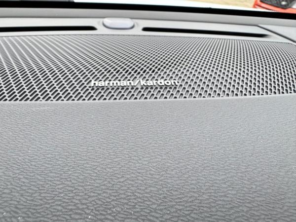 Volvo XC40 B3 B DKG ULTRA - BLACK EDITION - Inkl. Anhängerkupplung! - Sofort lieferbar