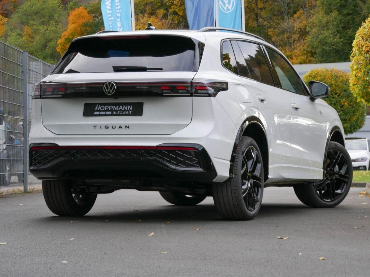 Volkswagen Tiguan R-Line 2,0TDI 4MOTION DSG Pano,AHK Lagerwagen !