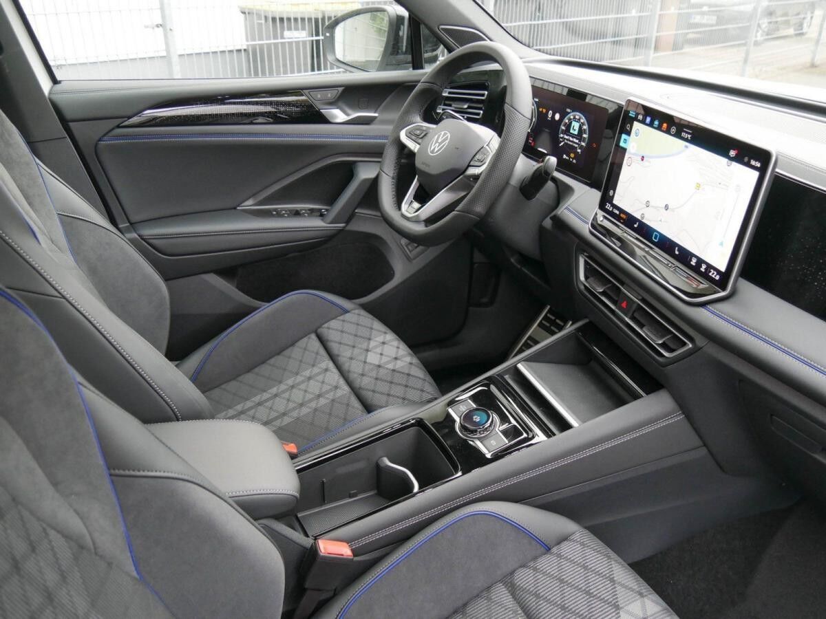 Volkswagen Tiguan R-Line 2,0TDI 4MOTION DSG Pano,AHK Lagerwagen !