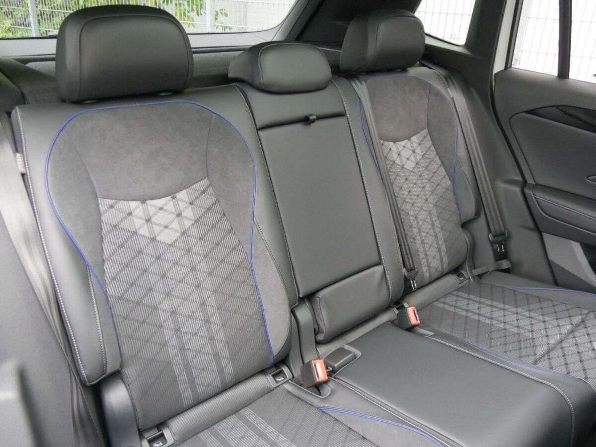 Volkswagen Tiguan R-Line 2,0TDI 4MOTION DSG Pano,AHK Lagerwagen !