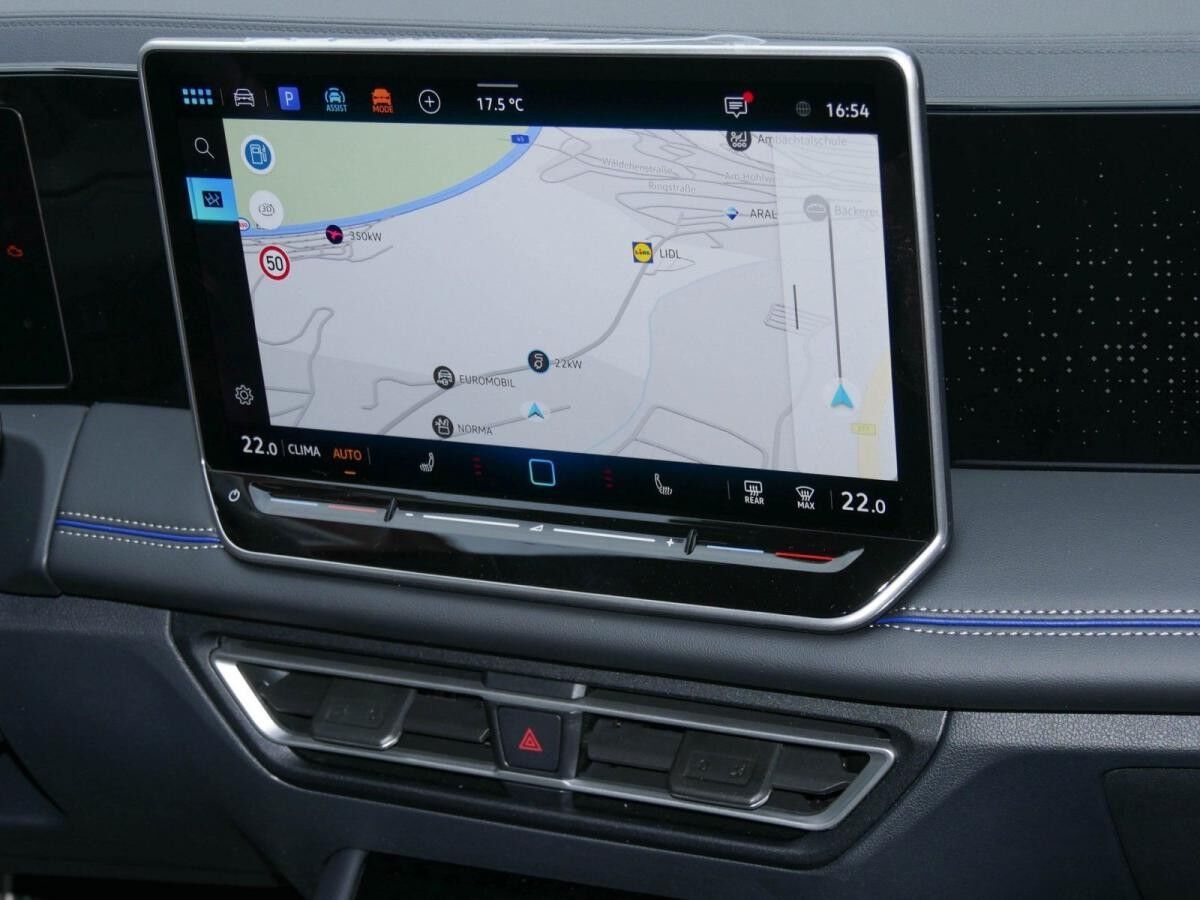 Volkswagen Tiguan R-Line 2,0TDI 4MOTION DSG Pano,AHK Lagerwagen !