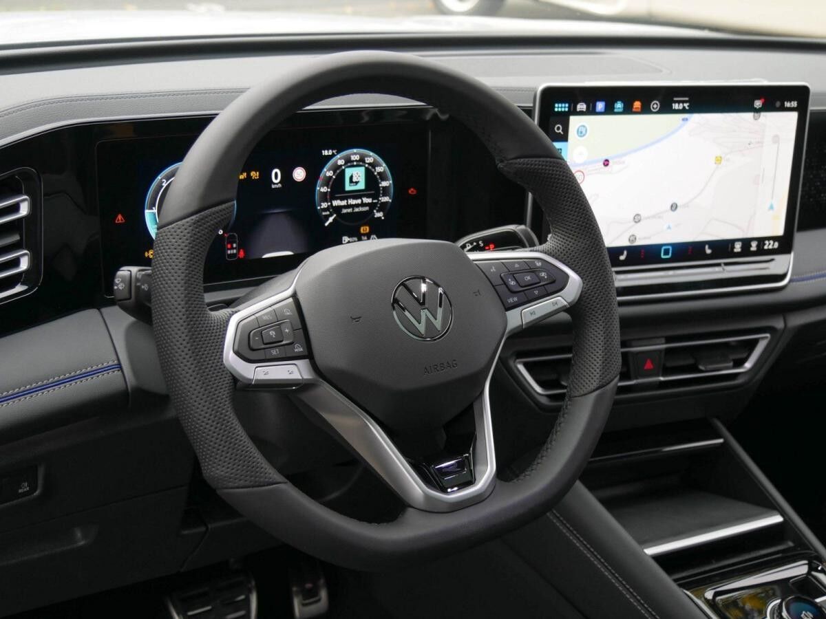 Volkswagen Tiguan R-Line 2,0TDI 4MOTION DSG Pano,AHK Lagerwagen !