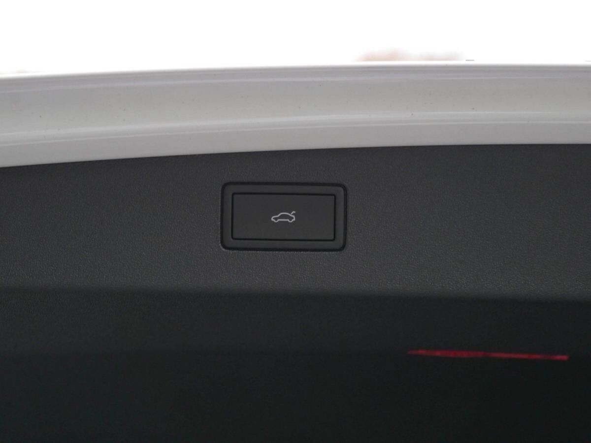 Volkswagen Tiguan R-Line 2,0TDI 4MOTION DSG Pano,AHK Lagerwagen !