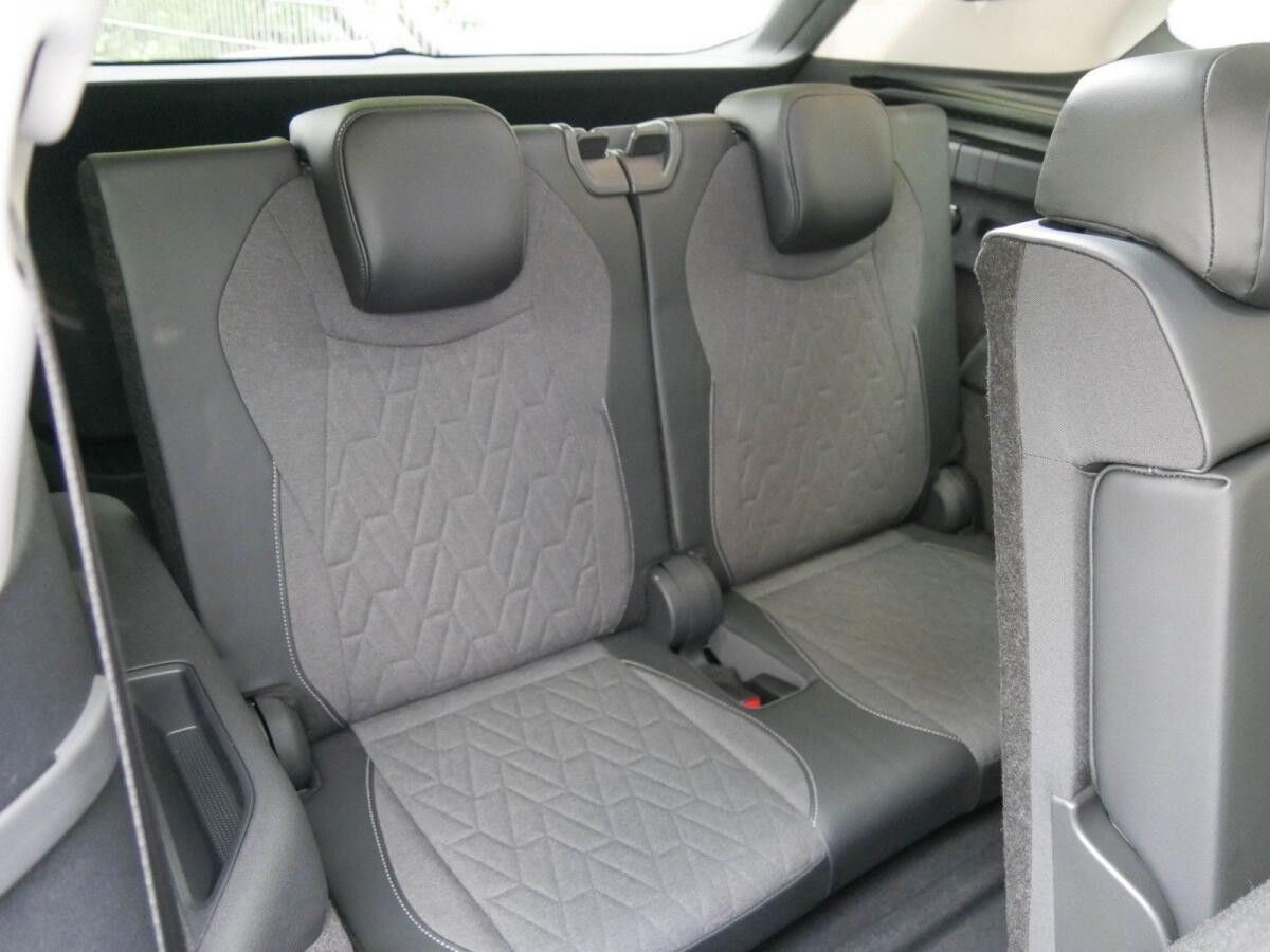 Volkswagen Tayron Life 1,5 l eTSI DSG AHK 7 Sitzer Lagerwagen !