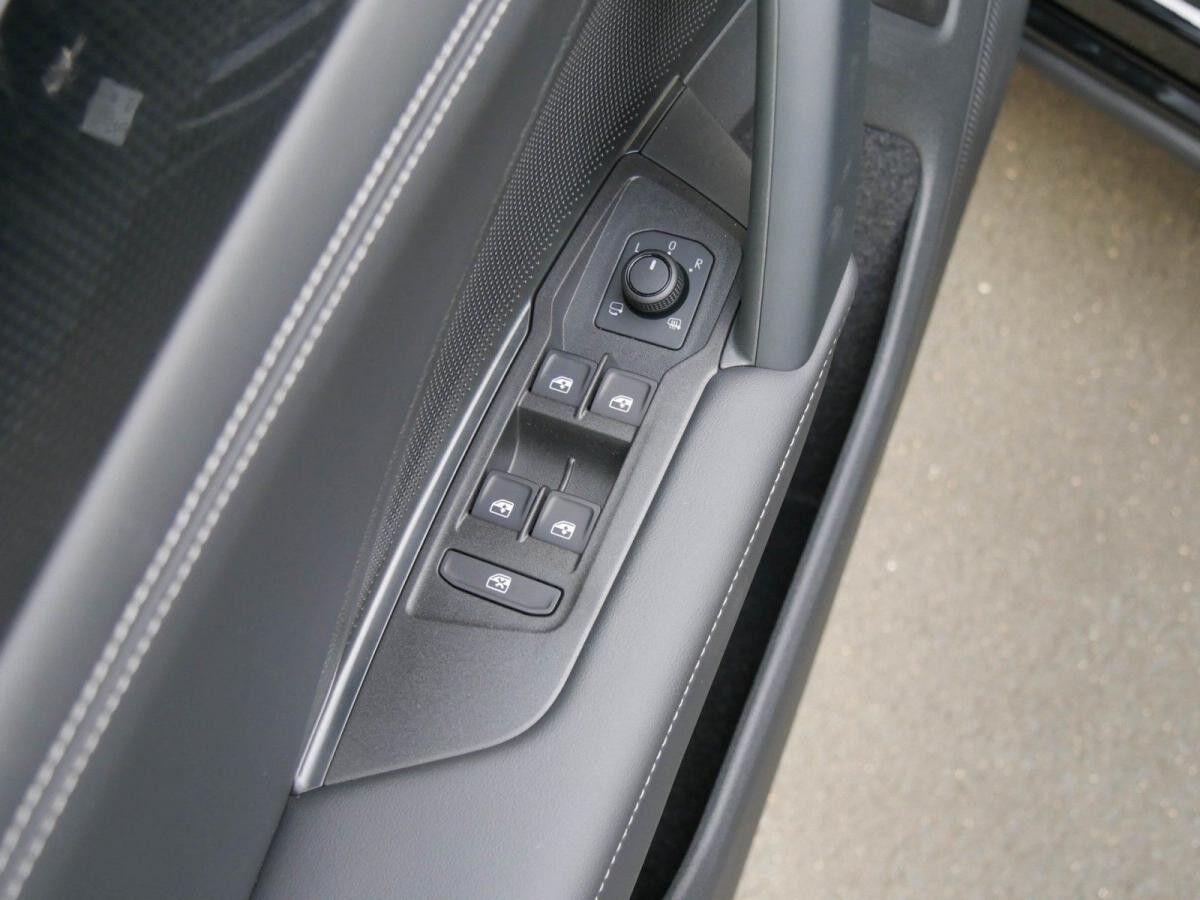 Volkswagen Tayron Life 1,5 l eTSI DSG AHK 7 Sitzer Lagerwagen !