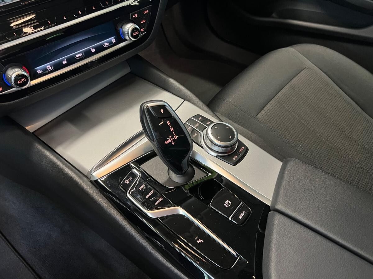 BMW 520 Touring (G31) Navi Kamera SR&WR ACC