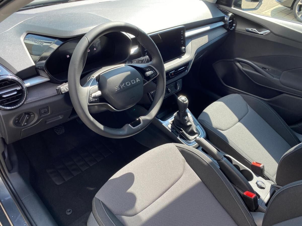 Skoda Fabia 1.0 TSI Selection KLIMA PDC DAB+ CAR-PLAY