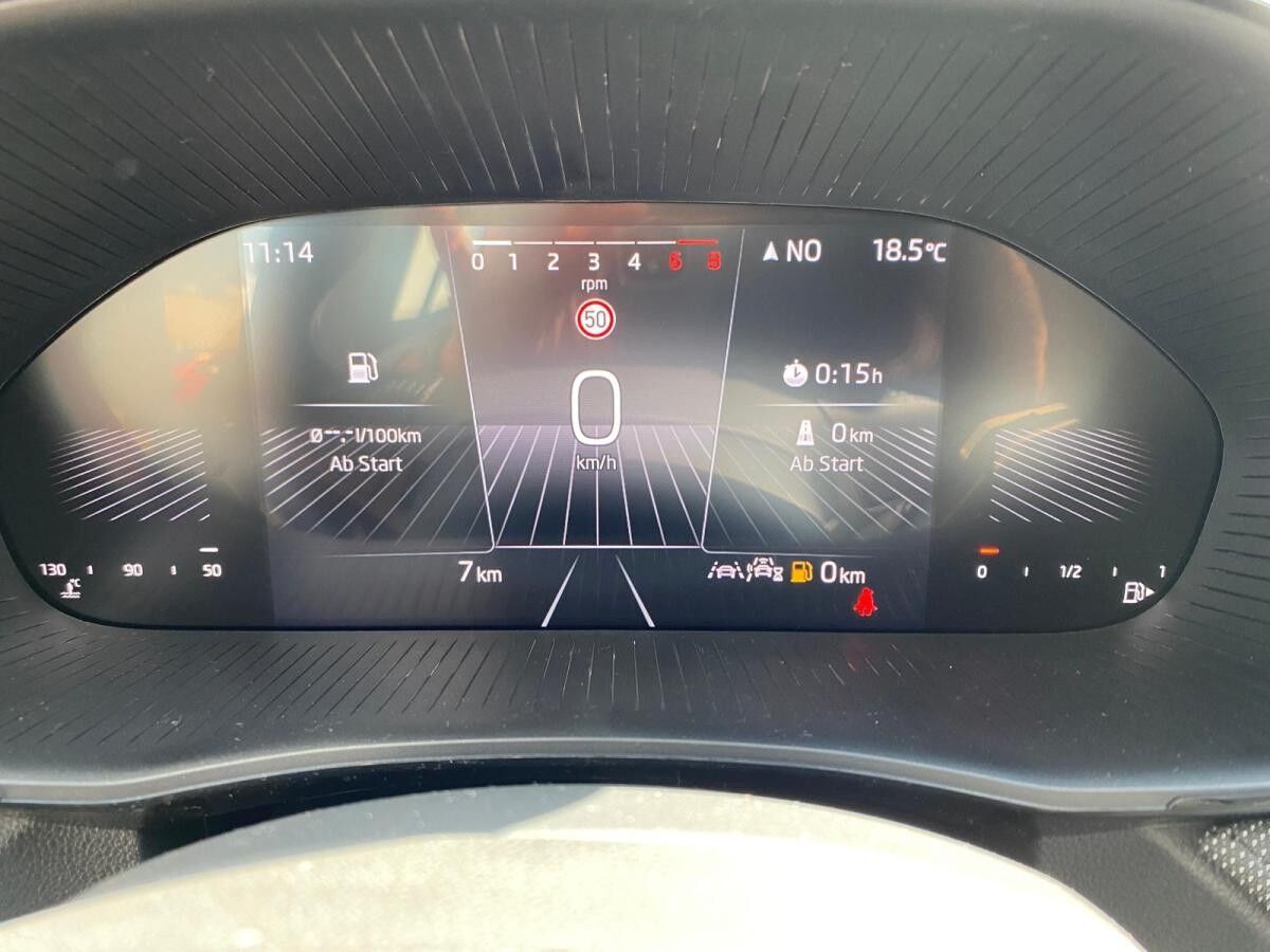 Skoda Fabia 1.0 TSI Selection KLIMA PDC DAB+ CAR-PLAY