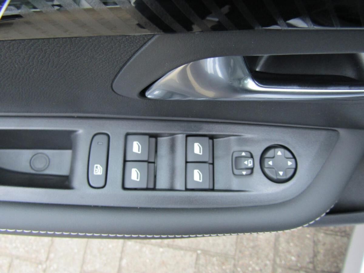 Peugeot 208 BENZIN 100 Allure "SOFORT VERFÜGBAR"