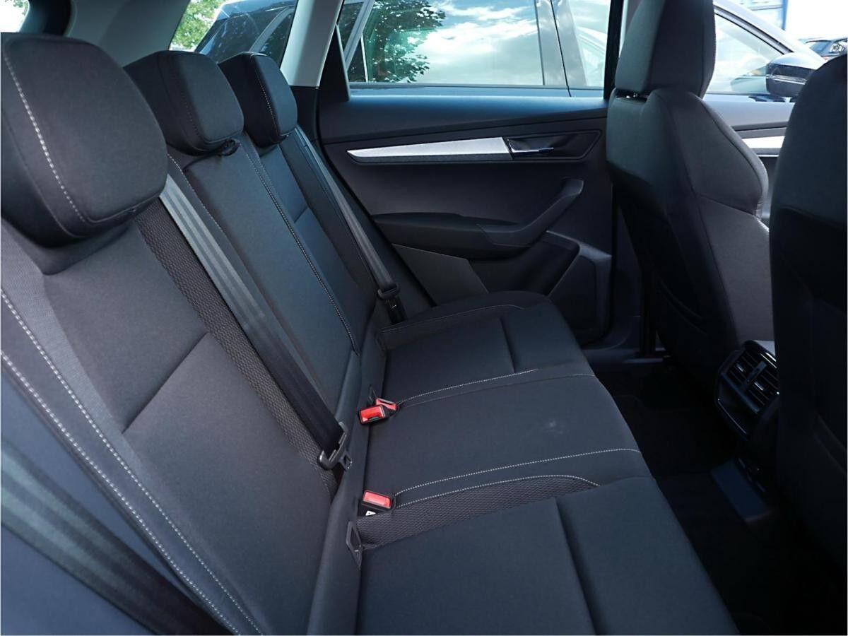 Skoda Karoq Selection 2,0l TDI * LED AHK RFK KLIMA**