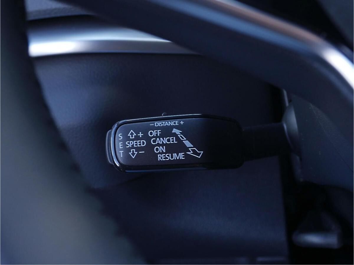 Skoda Karoq Selection 2,0l TDI * LED AHK RFK KLIMA**