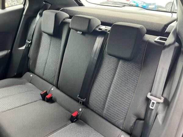 Peugeot 2008 BENZIN 100 Style*SOFORT VERFÜGBAR*Navigation*Sitzheizung