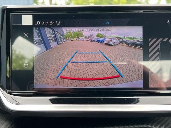 Peugeot 2008 BENZIN 100 Style*SOFORT VERFÜGBAR*Navigation*Sitzheizung