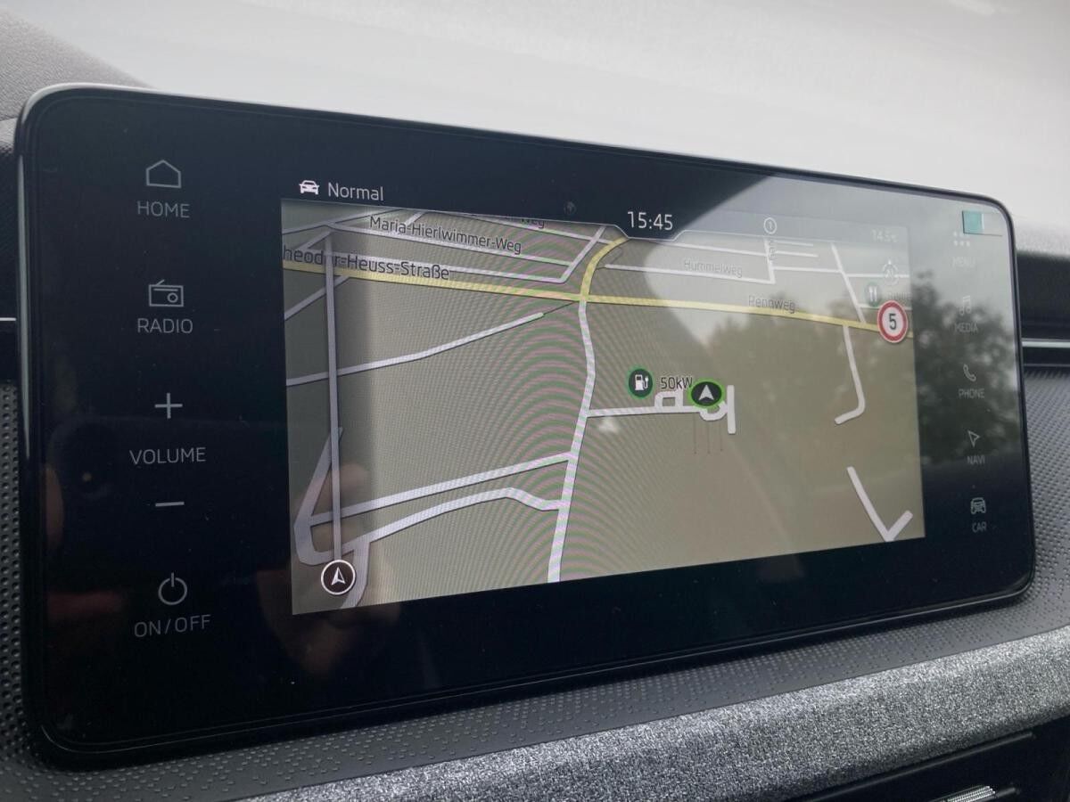 Skoda Kamiq Tour 1.0TSI DSG.NAVI.PDC.LaneA.SignA.AHK.SmartLink+.WIRELESS.DAB