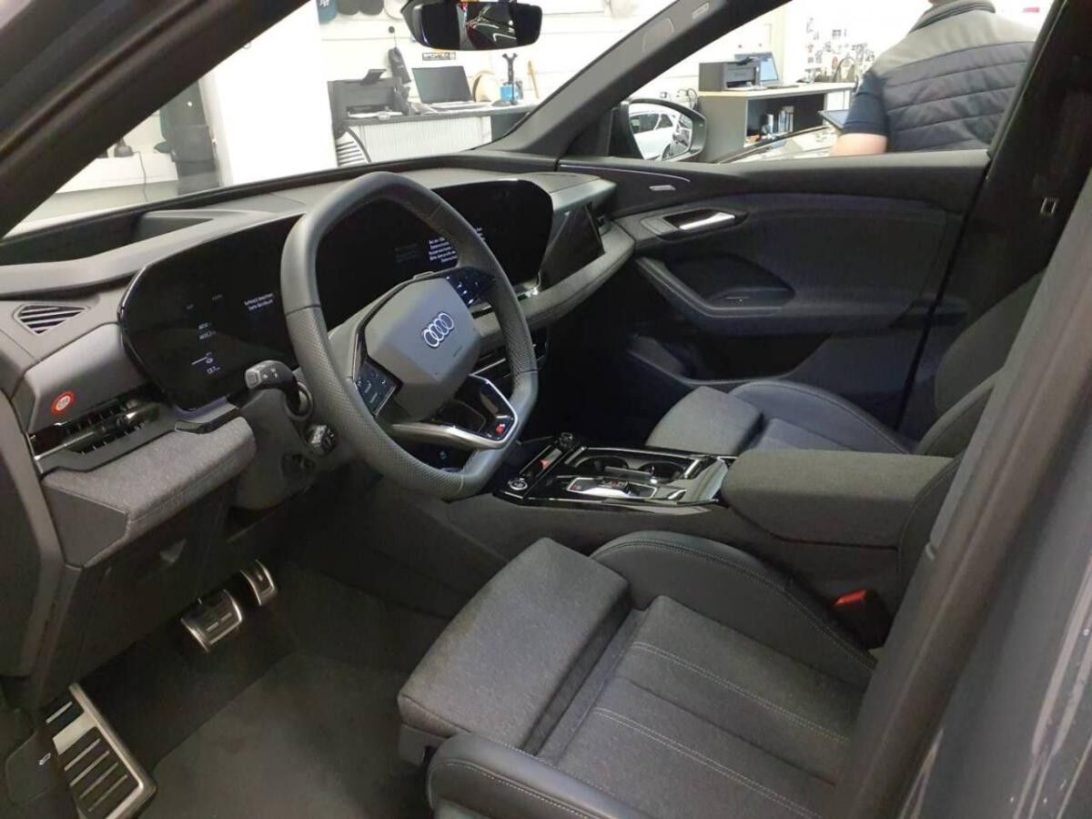 Audi Q6 e-tron edition one grey