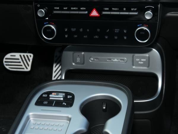 Hyundai IONIQ 9 UNIQ 7-SITZE PANO MATRIX LEDER ALLRAD