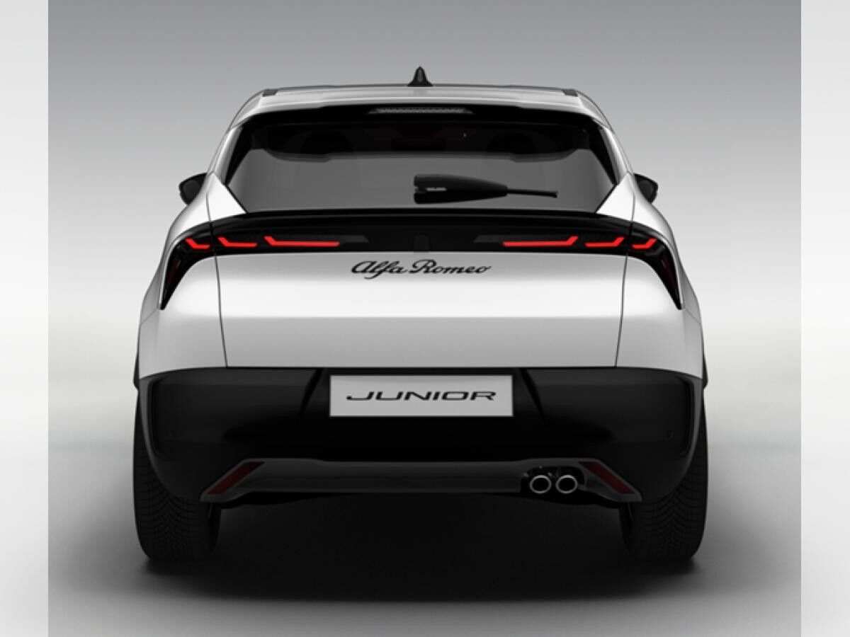 Alfa Romeo Junior IBRIDA 107kW (145 PS) - Privat