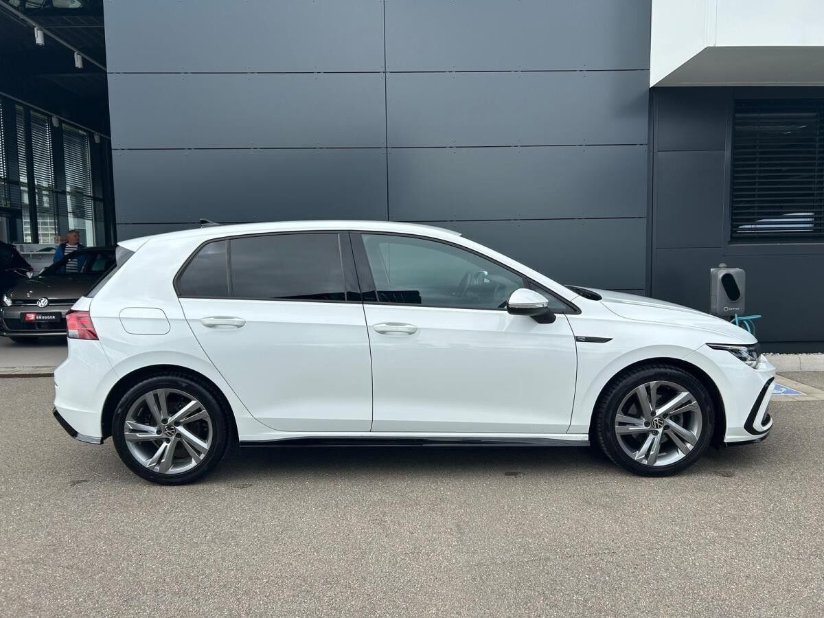 Volkswagen Golf 1.5 TSI R-LINE ACC LED KAMERA APPLE-CAR-PLAY