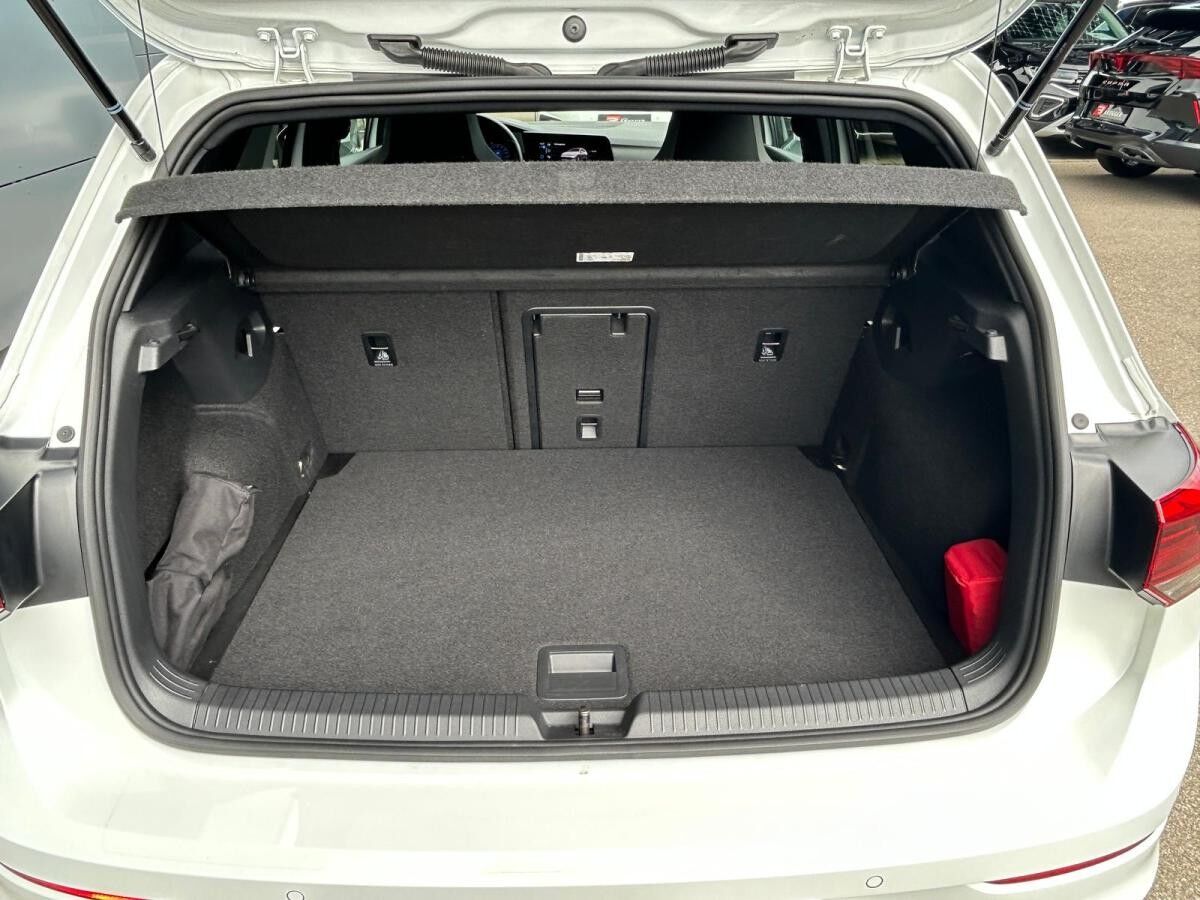 Volkswagen Golf 1.5 TSI R-LINE ACC LED KAMERA APPLE-CAR-PLAY