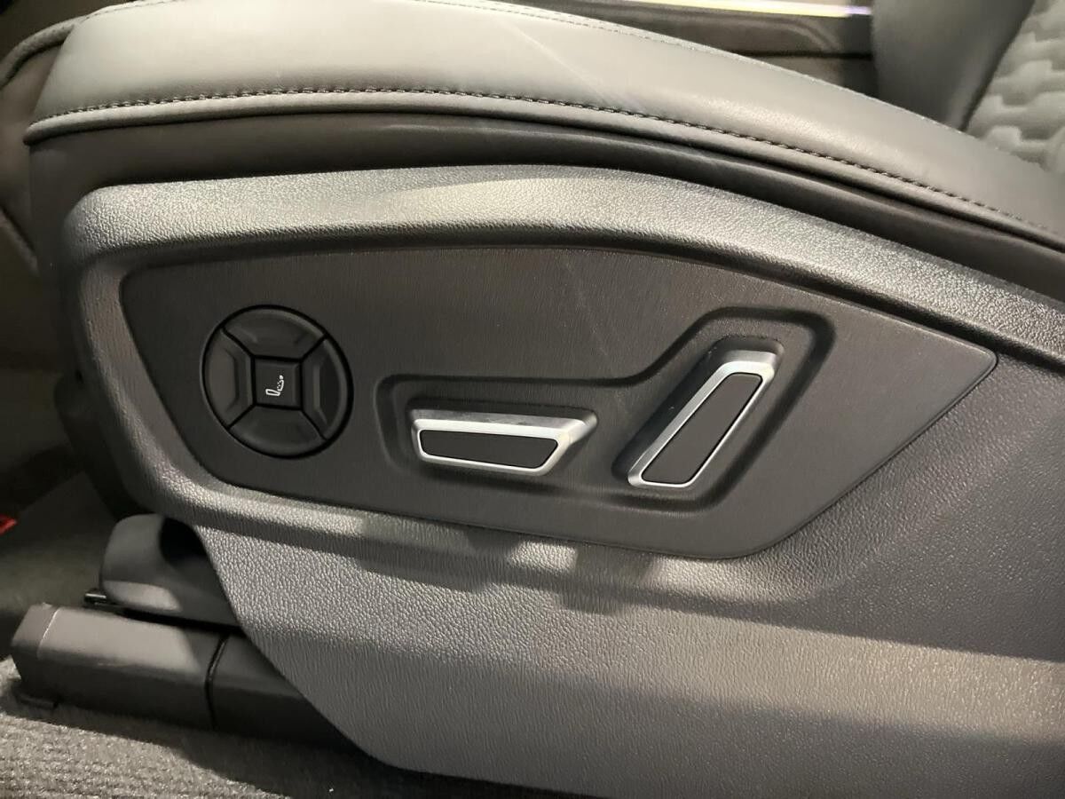 Audi RS Q8 SUV performance tiptronic 360 4xSHZ Audi RS Q8 SUV performance tiptronic 360 4xSHZ