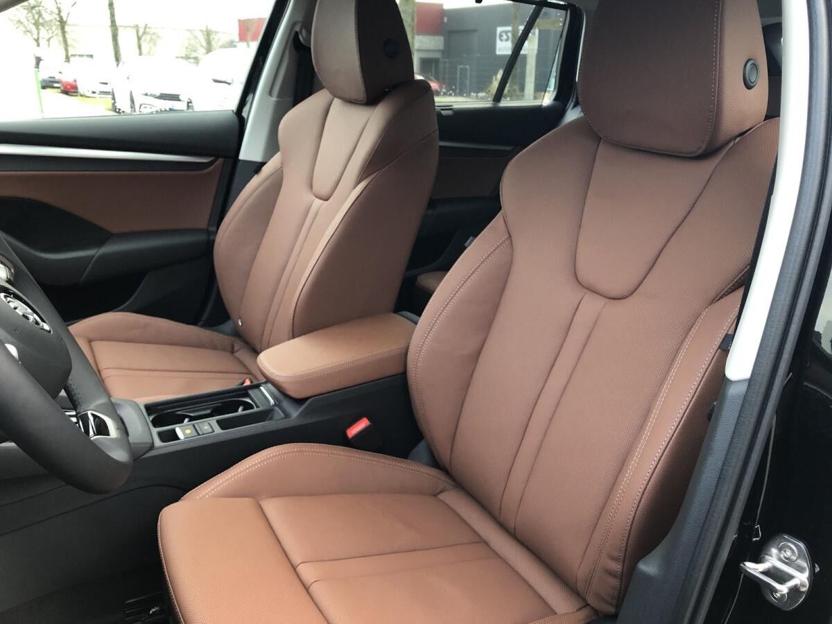 Skoda Octavia Combi Selection +Matrix+DCC+Standhzg.+Head-Up+