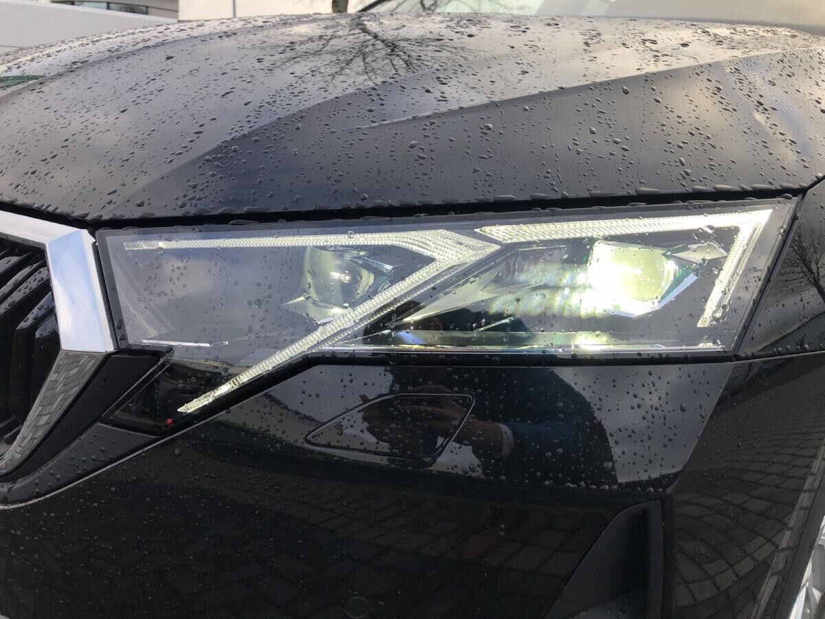 Skoda Octavia Combi Selection +Matrix+DCC+Standhzg.+Head-Up+