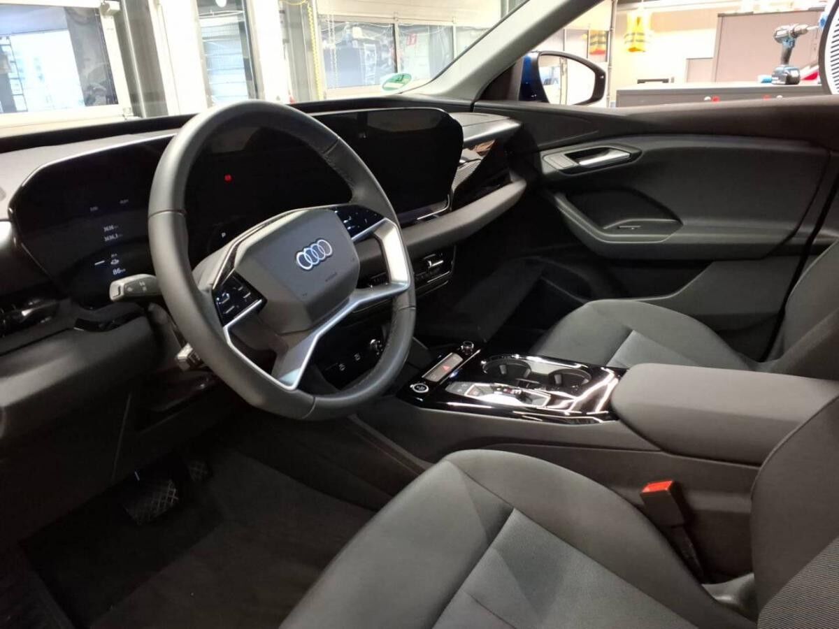 Audi Q6 e-tron Pano, 8-Fach bereift