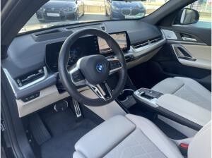 BMW iX2 eDrive20 || M Sport Pro || 360°AHK ACC HK eSitze