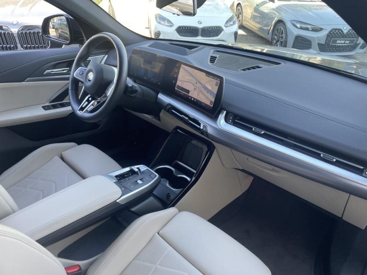 BMW iX2 eDrive20 || M Sport Pro || 360°AHK ACC HK eSitze