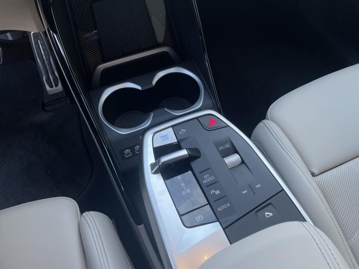 BMW iX2 eDrive20 || M Sport Pro || 360°AHK ACC HK eSitze