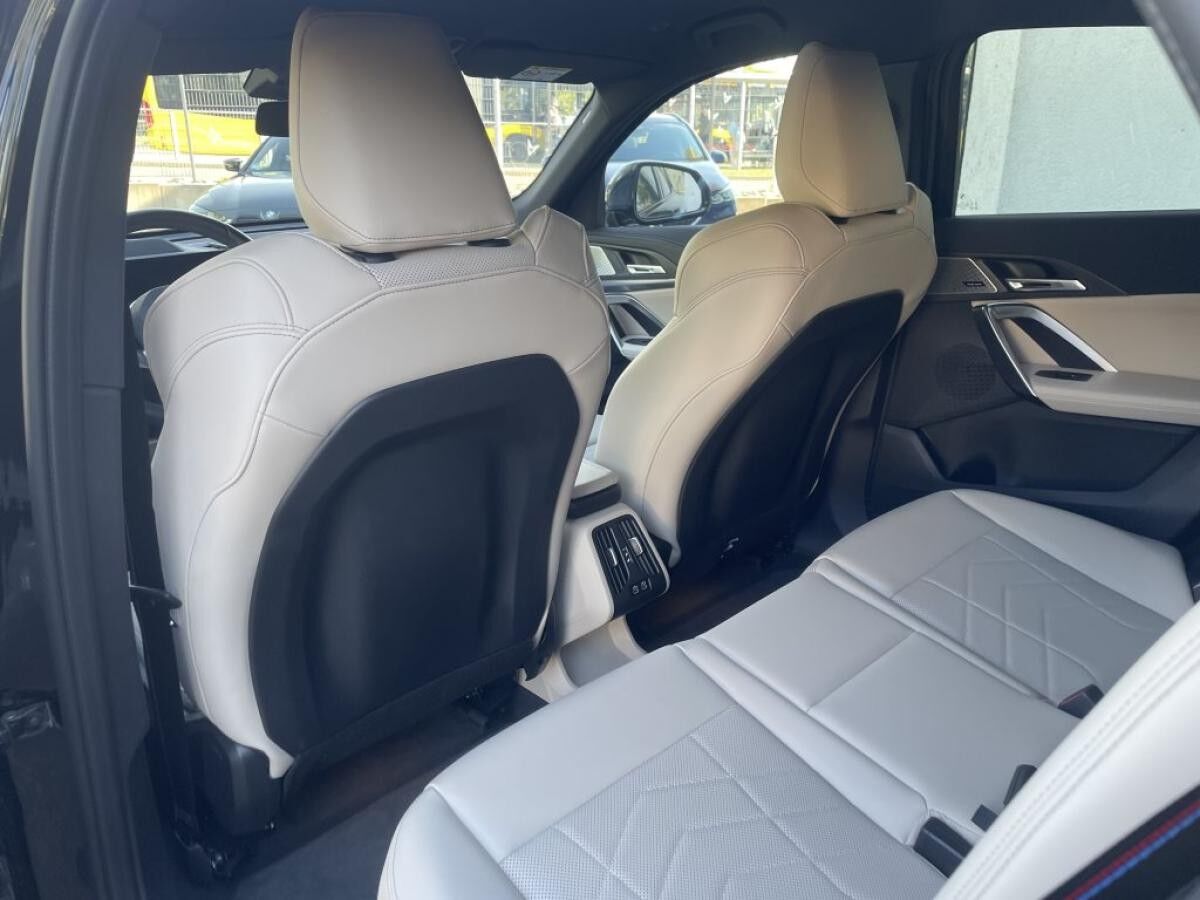 BMW iX2 eDrive20 || M Sport Pro || 360°AHK ACC HK eSitze