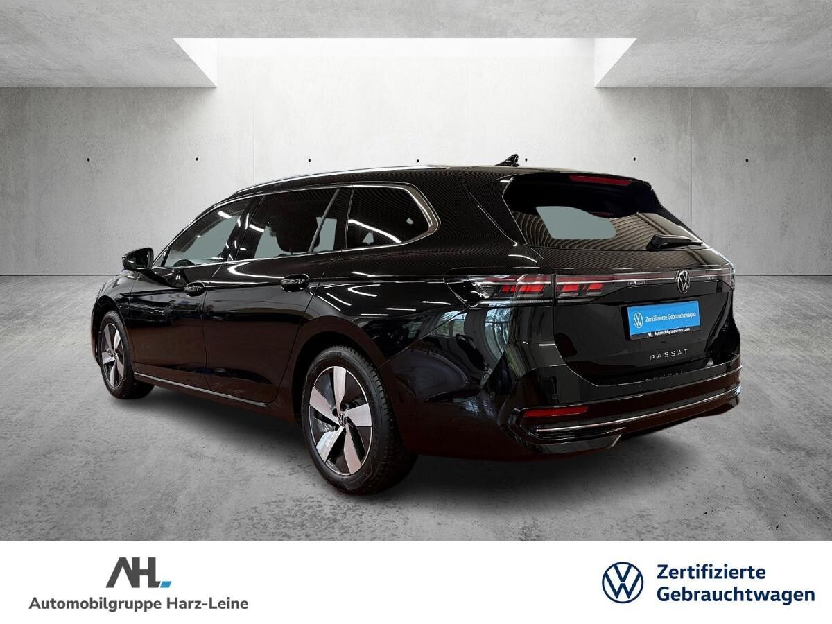 Volkswagen Passat Variant 2.0 TDI Elegance DSG Matrix AHK Navi ACC Massage AreaView