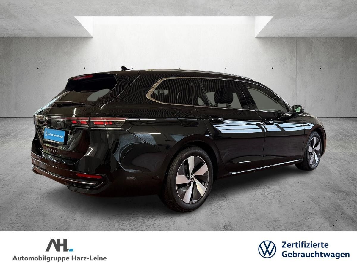 Volkswagen Passat Variant 2.0 TDI Elegance DSG Matrix AHK Navi ACC Massage AreaView