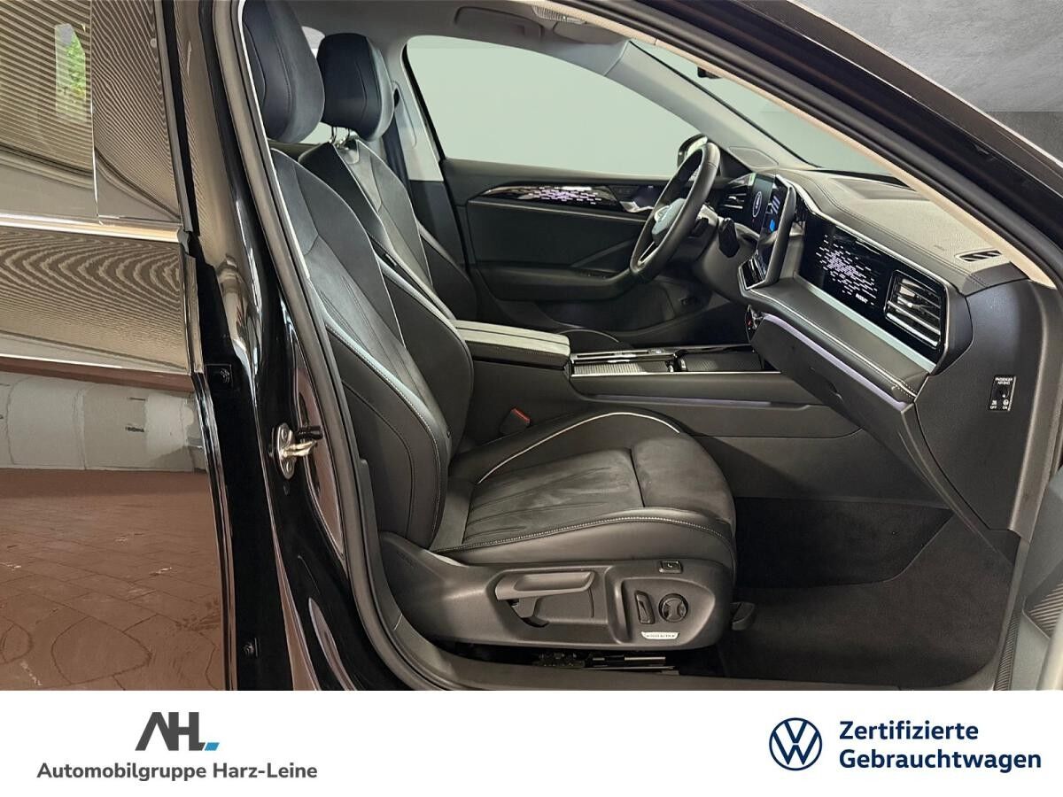 Volkswagen Passat Variant 2.0 TDI Elegance DSG Matrix AHK Navi ACC Massage AreaView