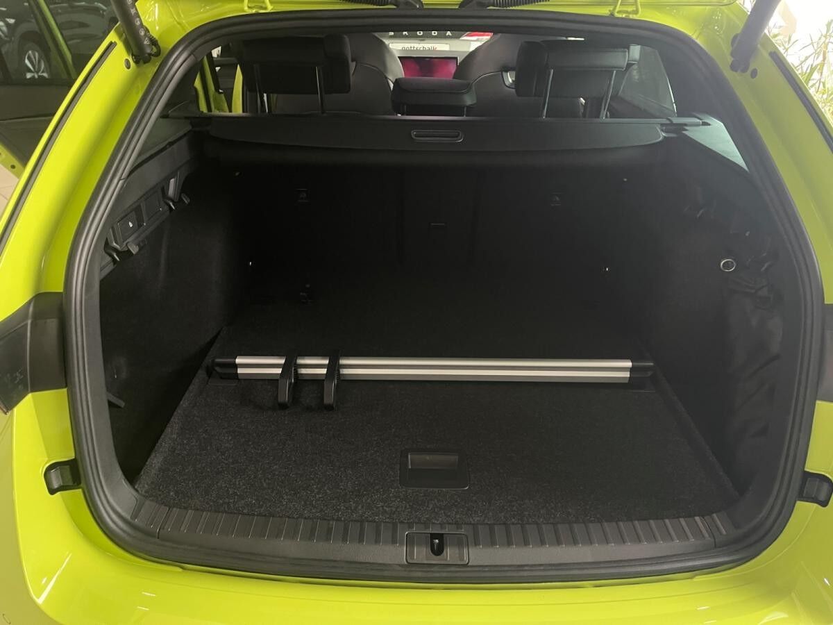 Skoda Octavia Combi Sportline 2.0 TDI DSG HUD Navi Matrix el. HK dig. Komb. 360°