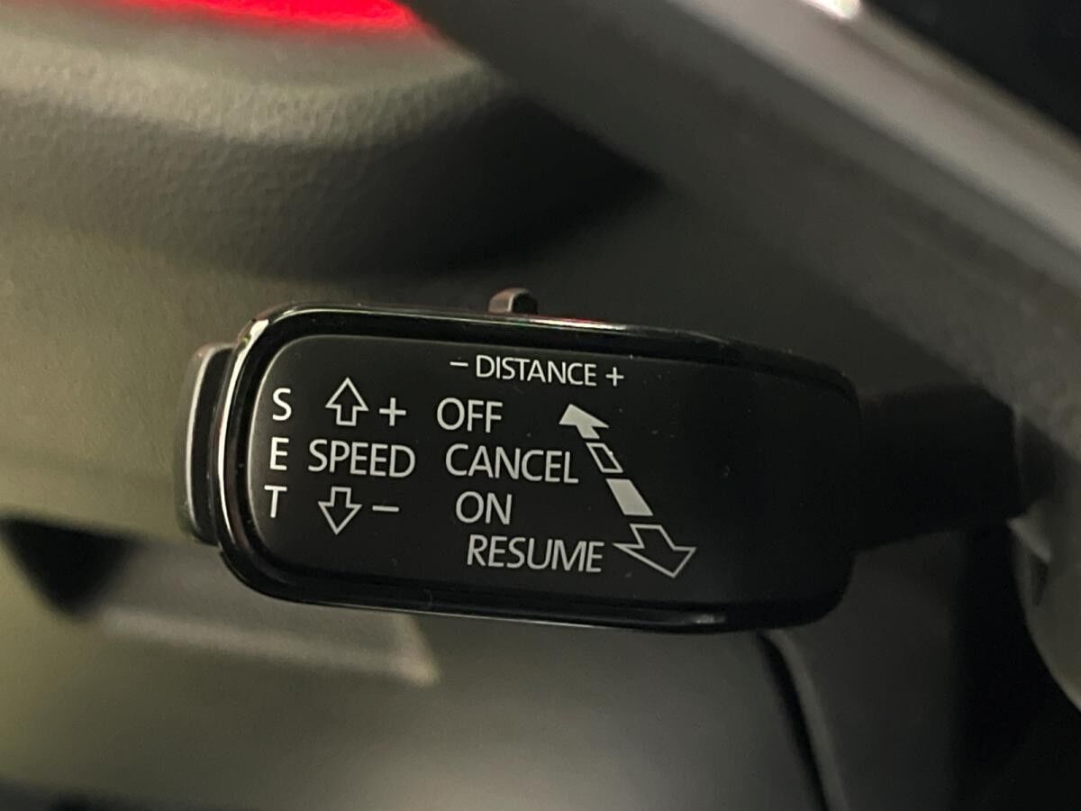 Skoda Octavia Combi Sportline 2.0 TDI DSG HUD Navi Matrix el. HK dig. Komb. 360°