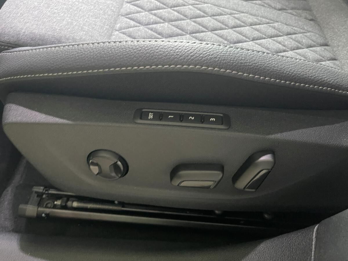 Skoda Octavia Combi Sportline 2.0 TDI DSG HUD Navi Matrix el. HK dig. Komb. 360°