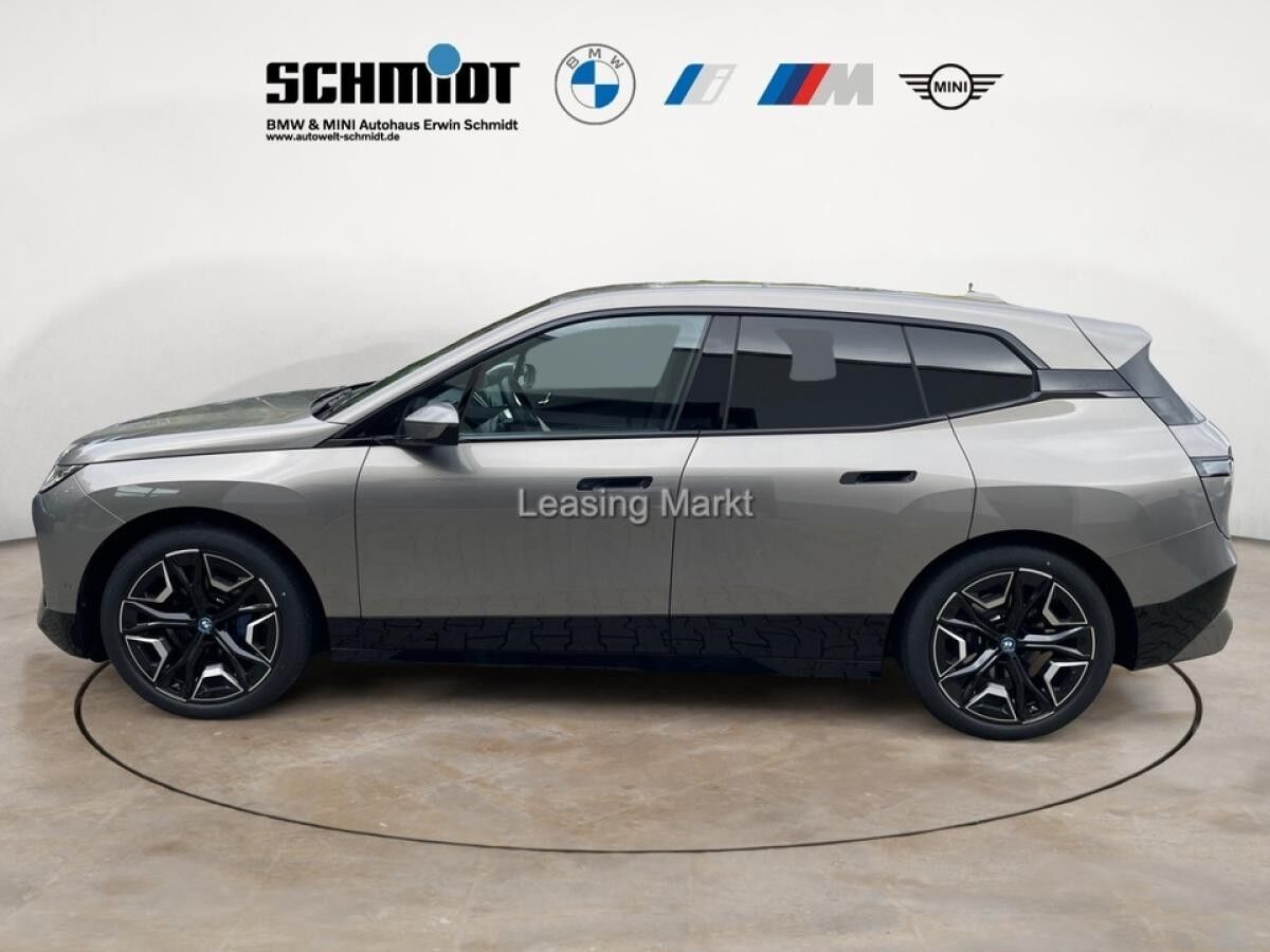 BMW ix xDrive50 Sportpaket / NP= 121.550,- / AHK /