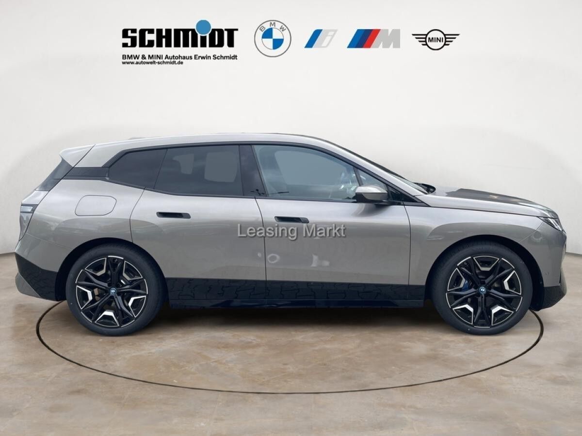 BMW ix xDrive50 Sportpaket / NP= 121.550,- / AHK /