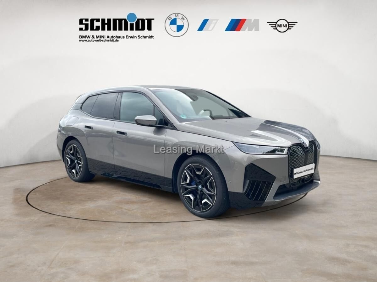 BMW ix xDrive50 Sportpaket / NP= 121.550,- / AHK /
