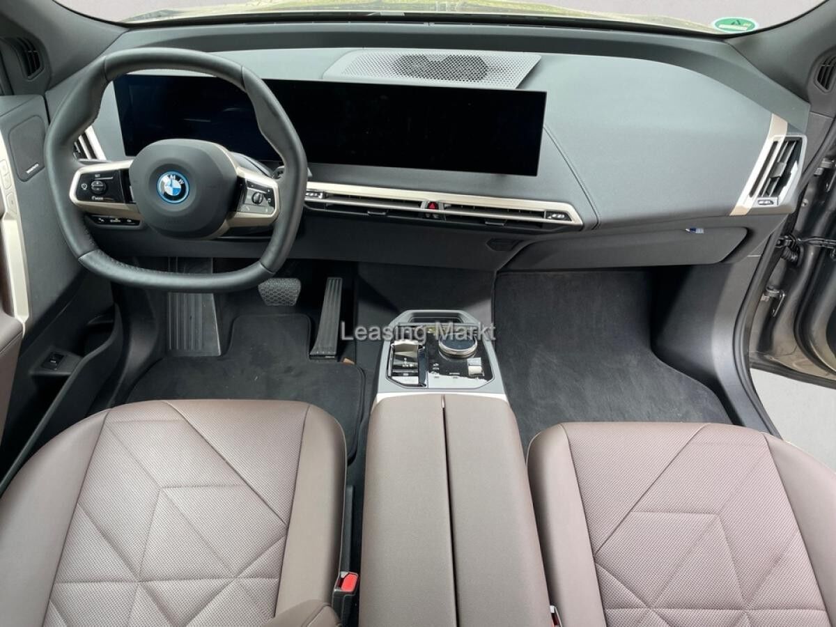 BMW ix xDrive50 Sportpaket / NP= 121.550,- / AHK /
