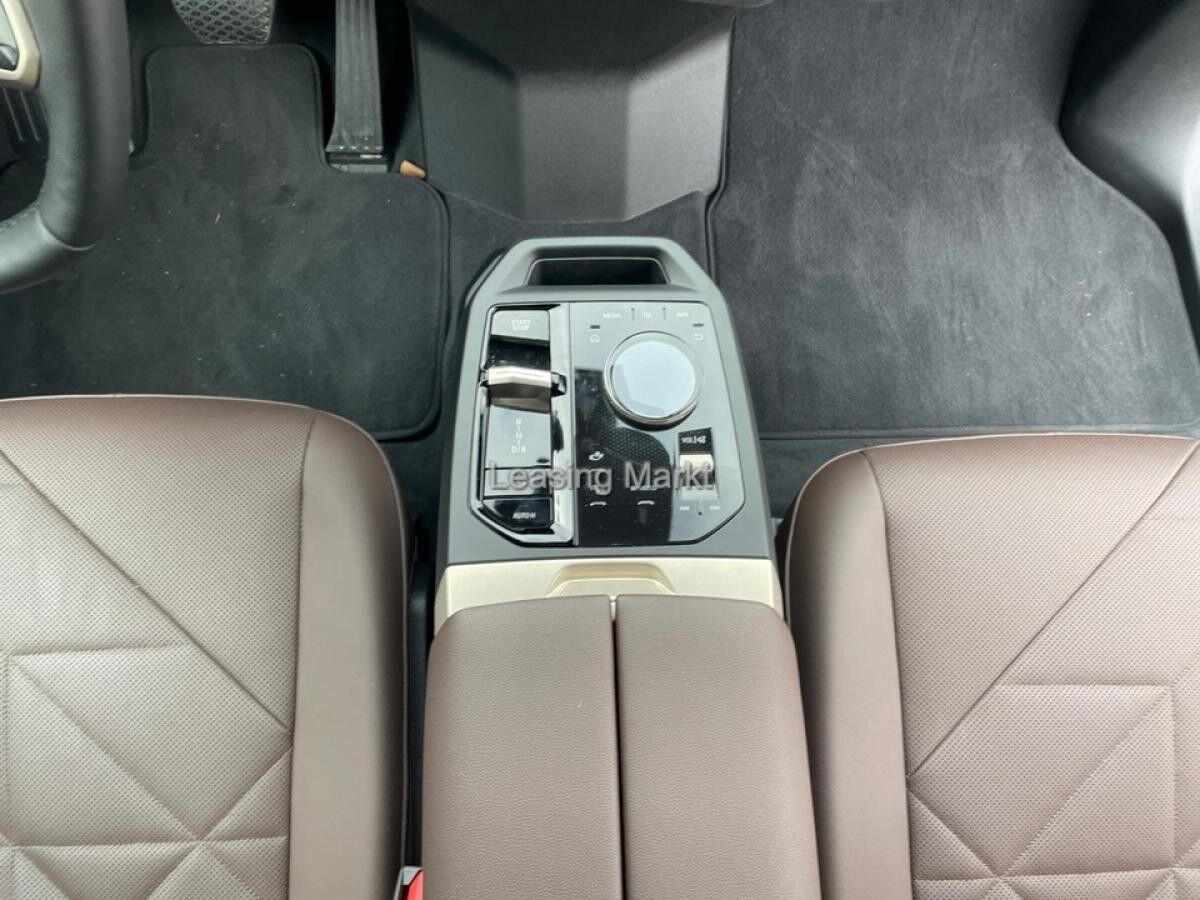 BMW ix xDrive50 Sportpaket / NP= 121.550,- / AHK /