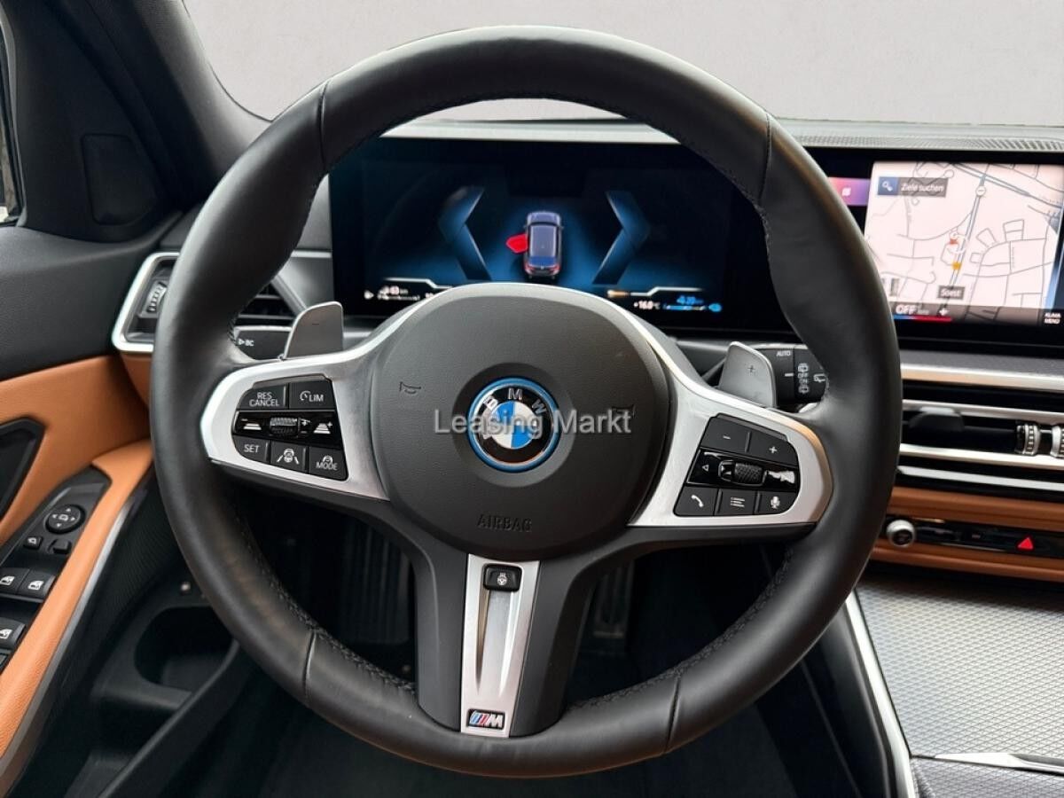 BMW 330 e Touring M Sport / NP= 76.680,- / AHK /