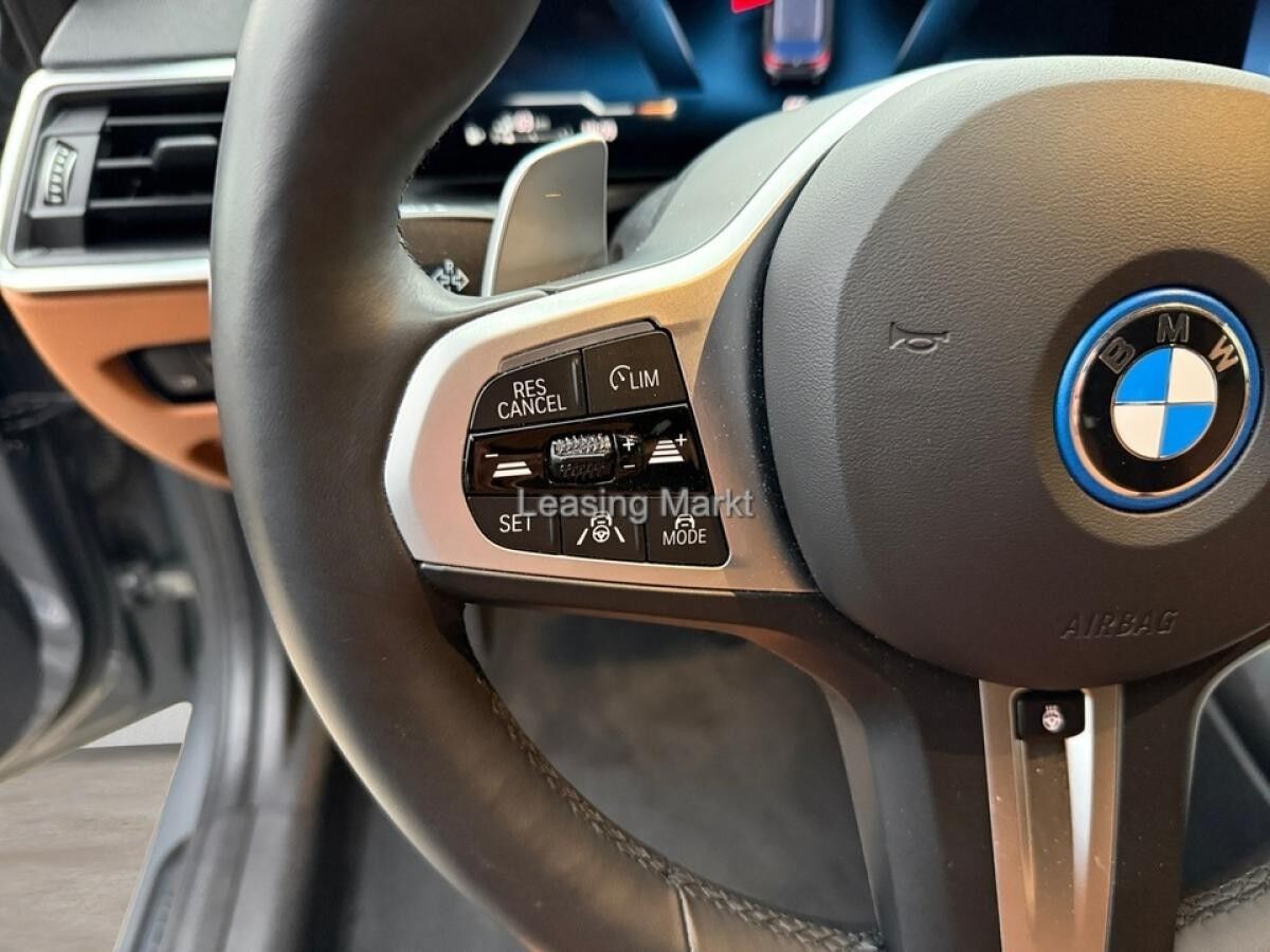 BMW 330 e Touring M Sport / NP= 76.680,- / AHK /