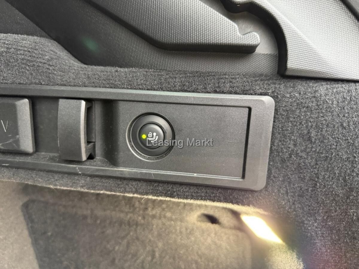 BMW 330 e Touring M Sport / NP= 76.680,- / AHK /