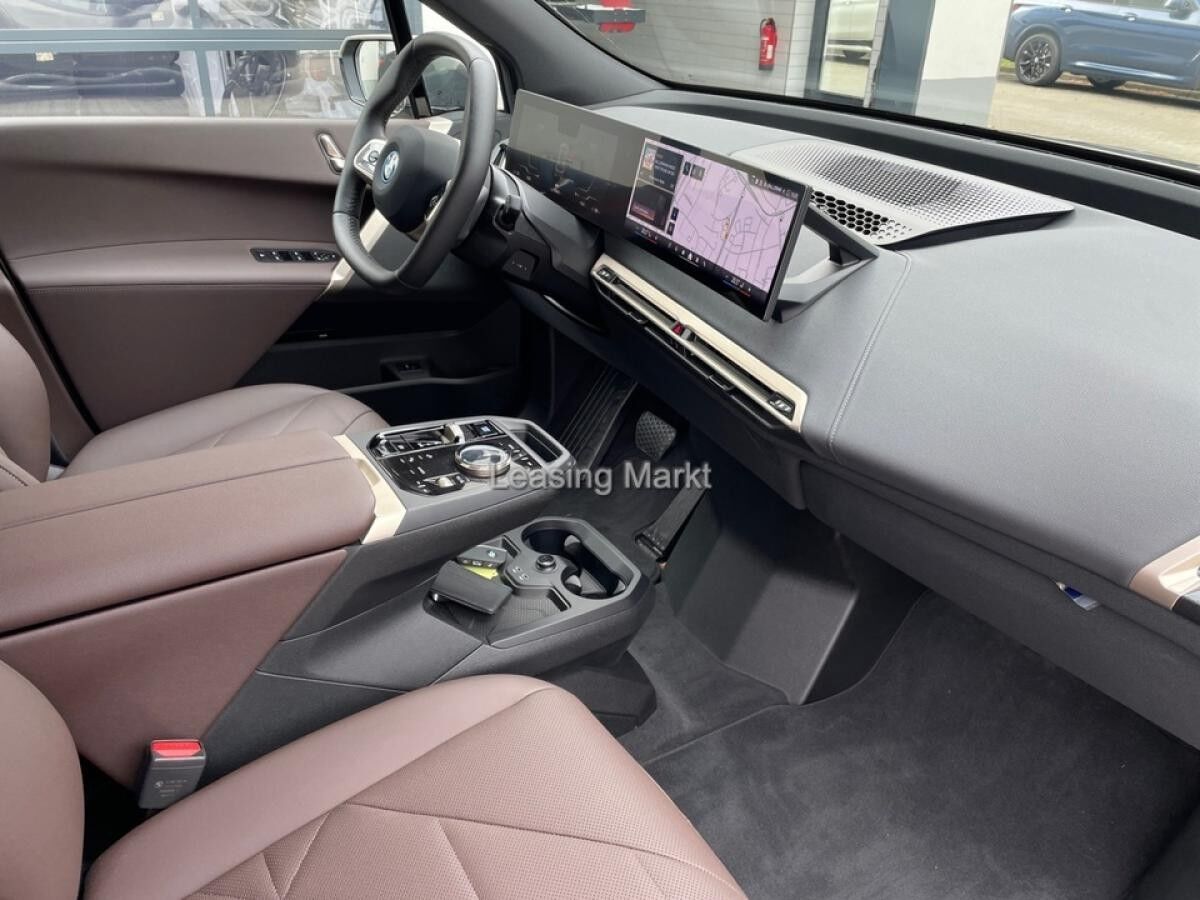 BMW ix xDrive50 Sportpaket / NP= 121.550,- / AHK /