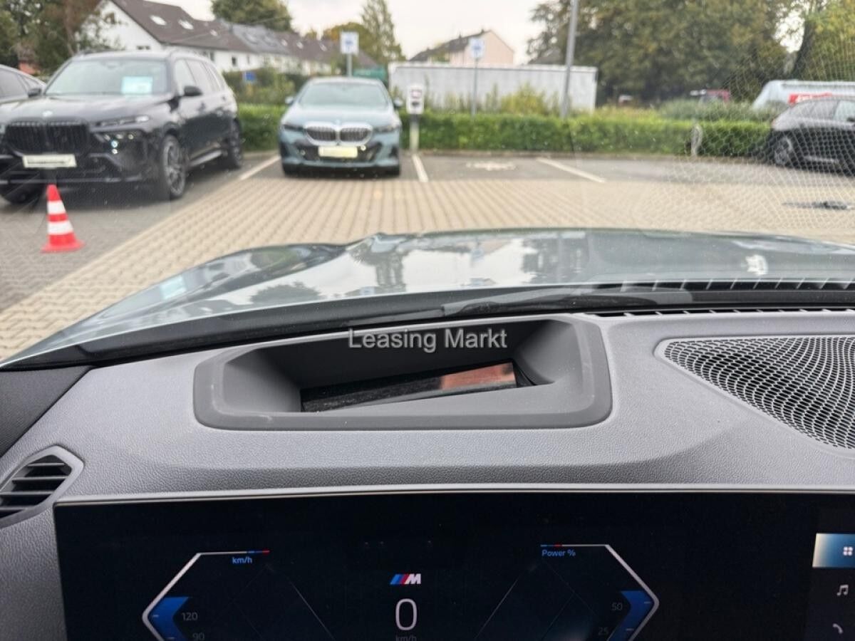 BMW 330 e Touring M Sport / NP= 76.680,- / AHK /