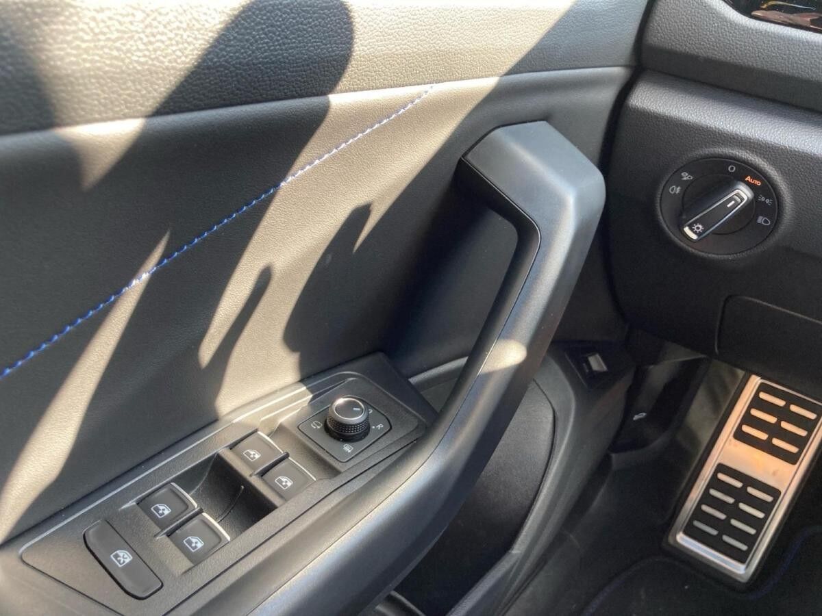 Volkswagen T-Roc R BLACK STYLE 2.0TSI DSG 4M NP.69T AKRAPOVIC.AHK.KAMERA.NAVI.PANO