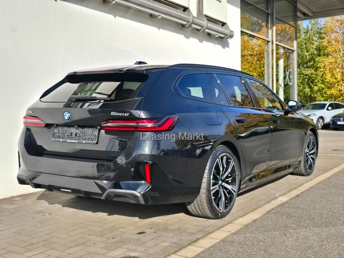 BMW 550 e xDrive Touring Navi Tempom.aktiv Panoramadach Bluetooth PDC MP3 Schn.