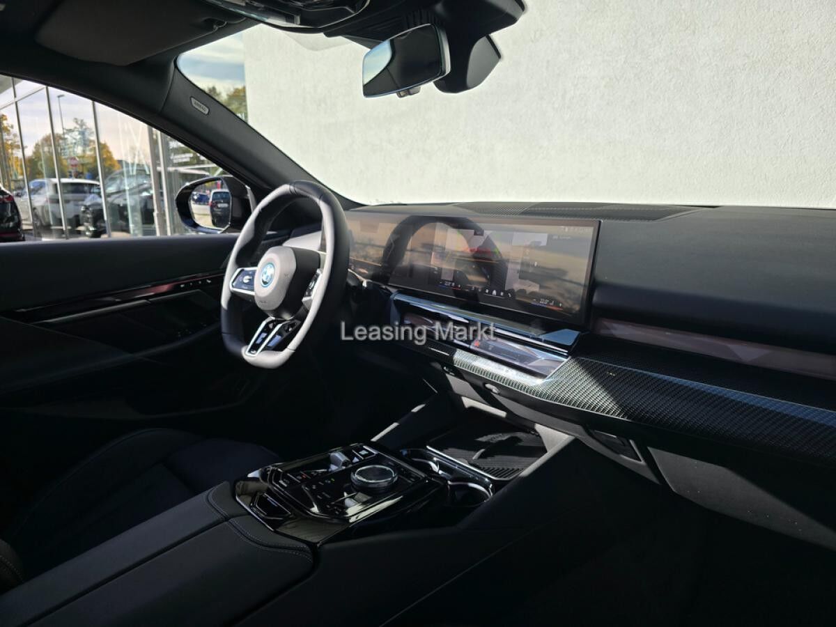 BMW 550 e xDrive Touring Navi Tempom.aktiv Panoramadach Bluetooth PDC MP3 Schn.